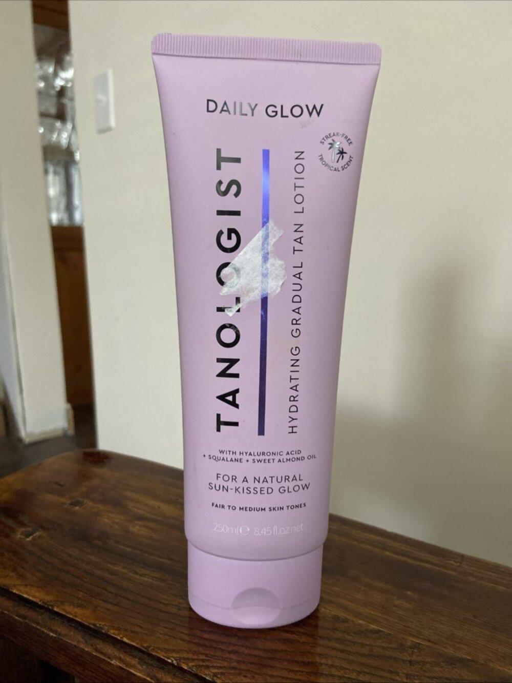 Tanologist Daily Glow Hydrating Gradual Tan Lotion Fair-Medium 8.45 oz 250 ml